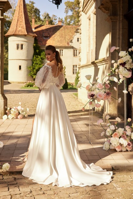 https://www.sposa-lia.com/images/stories/virtuemart/product/3) Sara.jpg